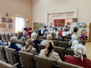Воспитанники воскресной школы посетили дом милосердия в городе Сельцо