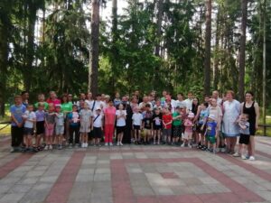 Священники Брянского района посетили маленьких пациентов реабилитационного центра «Озерный»